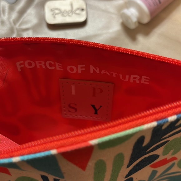 Force of Nature IPSY Makeup Pouch Christmas Set - Picture 2 of 3